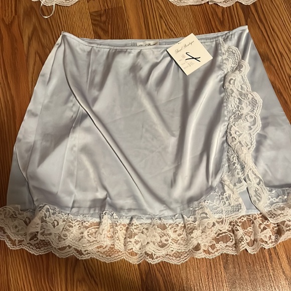 Matching Set - Picture 2 of 3